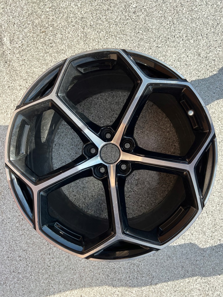 llanta lamborghini huracan evo 4t0 11jx20 original