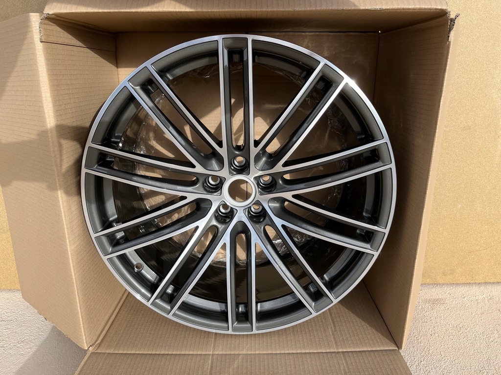 llanta delaentera porsche macan 95b r 21 idealna!!!