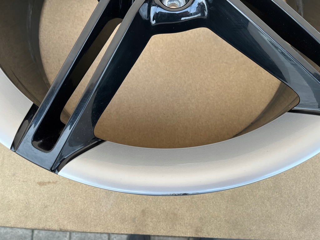 llanta porsche taycan 9j1 9j