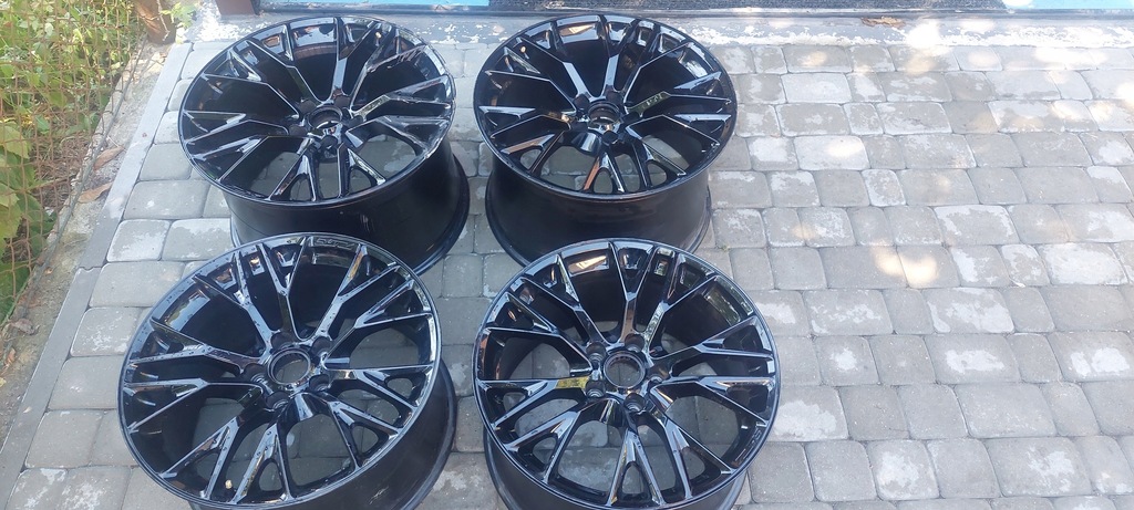 llanta trasera  23317166 corvette c7 z06 20x12.