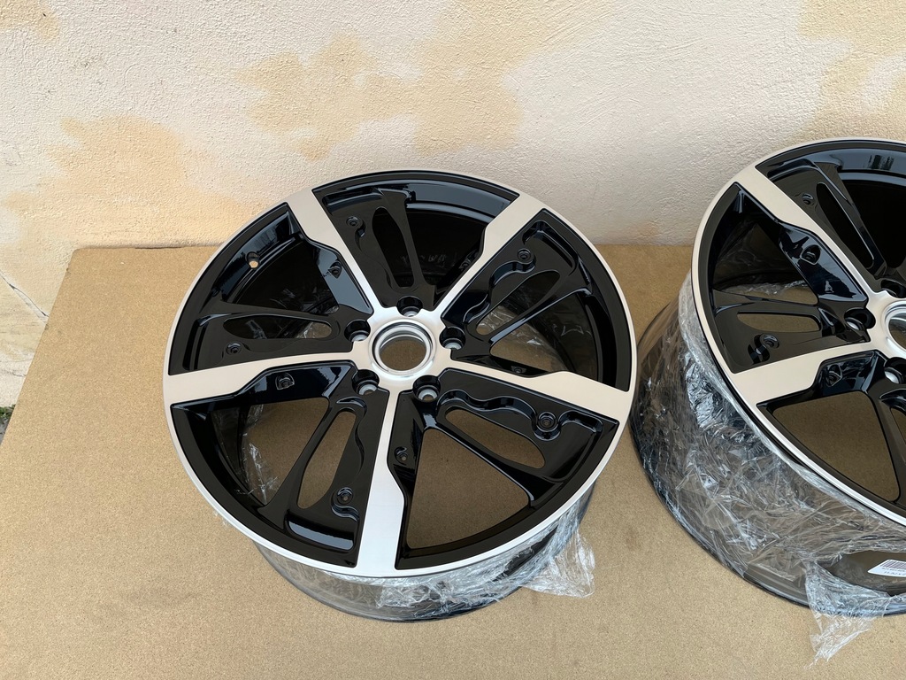 llanta porsche taycan