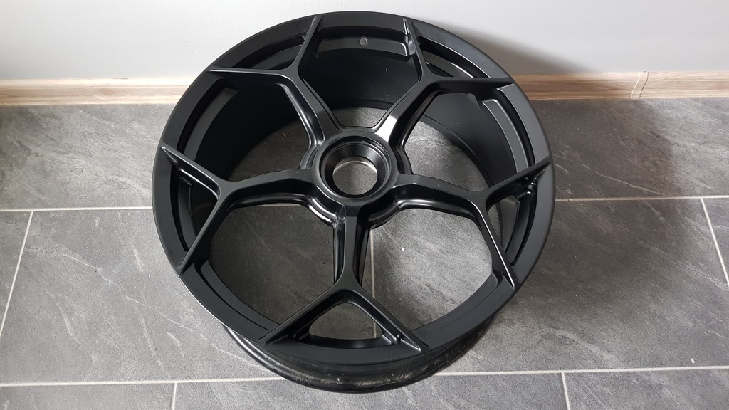 llanta lamborghini 4t0 8,5x20et42 md669