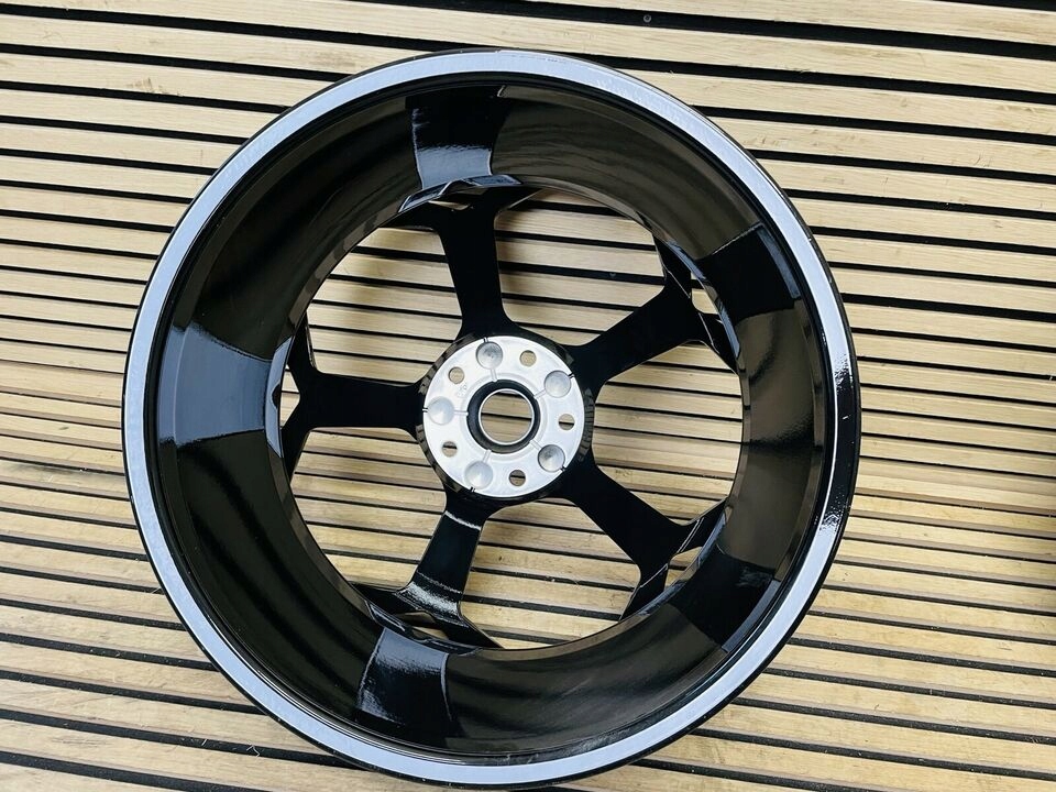 lamborghini urus llanta 22 cale