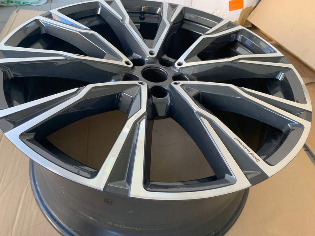 llanta bmw x7 g07 8090109 10,5x22 et43 758i