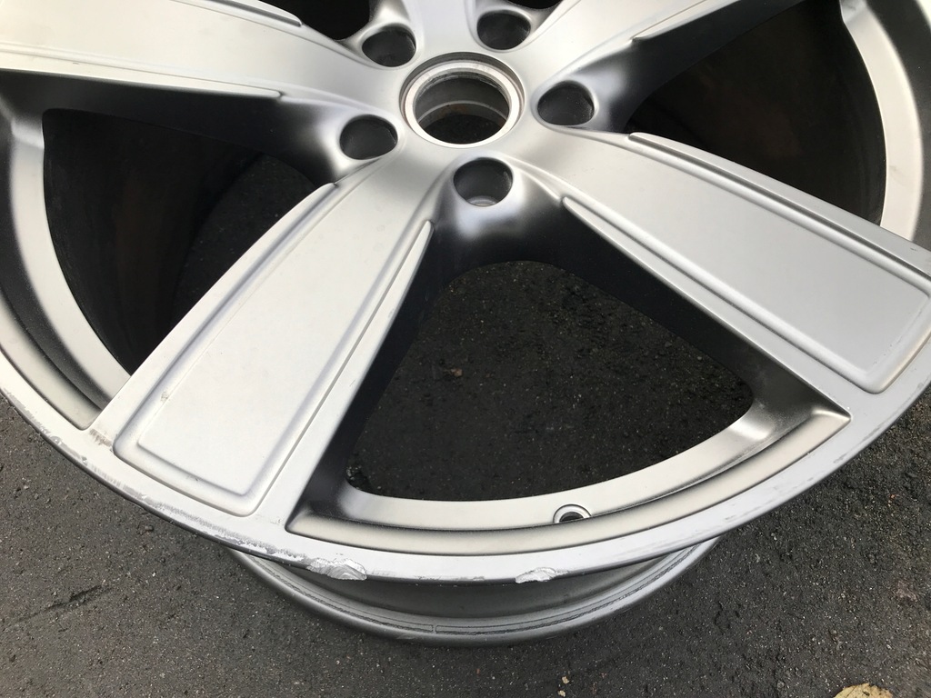 llanta porsche cayenne coupe 9y3 11,5jx22 et52 trasera 