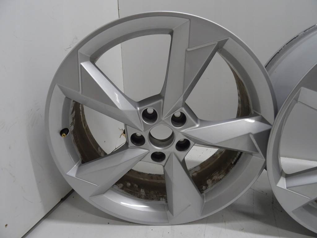 audi q3 llantas de aluminio  7jx 19h2 et43 83a601025n
