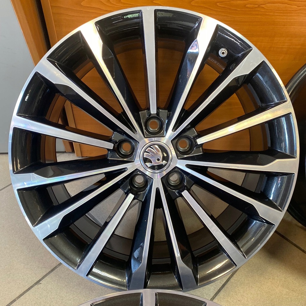 llantas de aluminio 7j r18 et43 5x112 oryg. skoda kodiaq demo