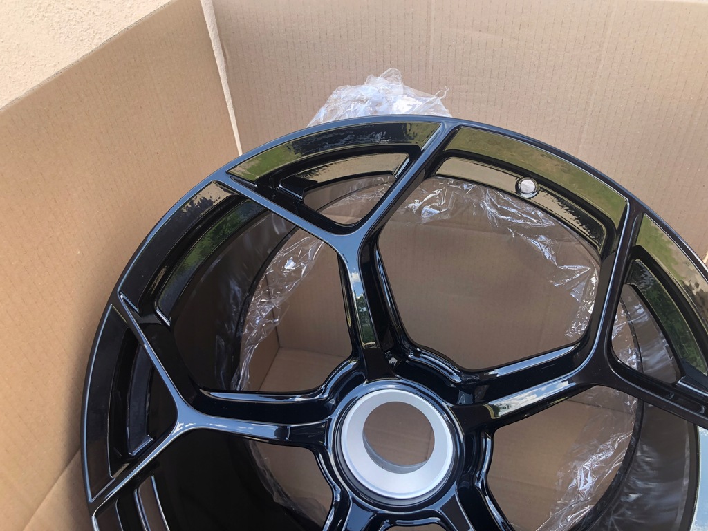llanta trasera lamborghini idealna!!! 11jx20 et.40