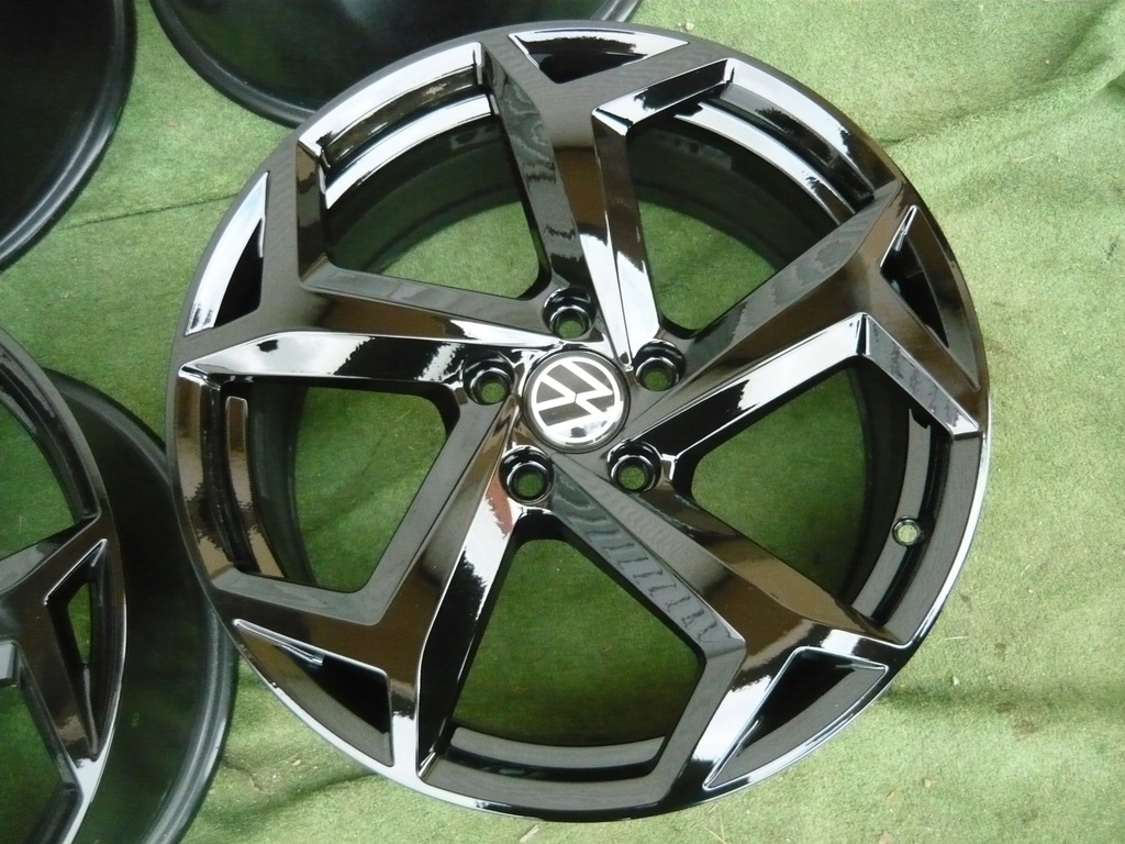 llantas 18 vw 3g0 passat negra