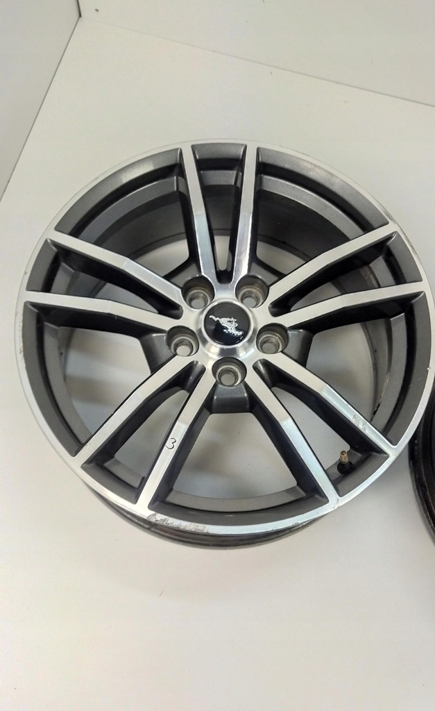 ford mustang vi 15- llanta 18  pulgadas lote
