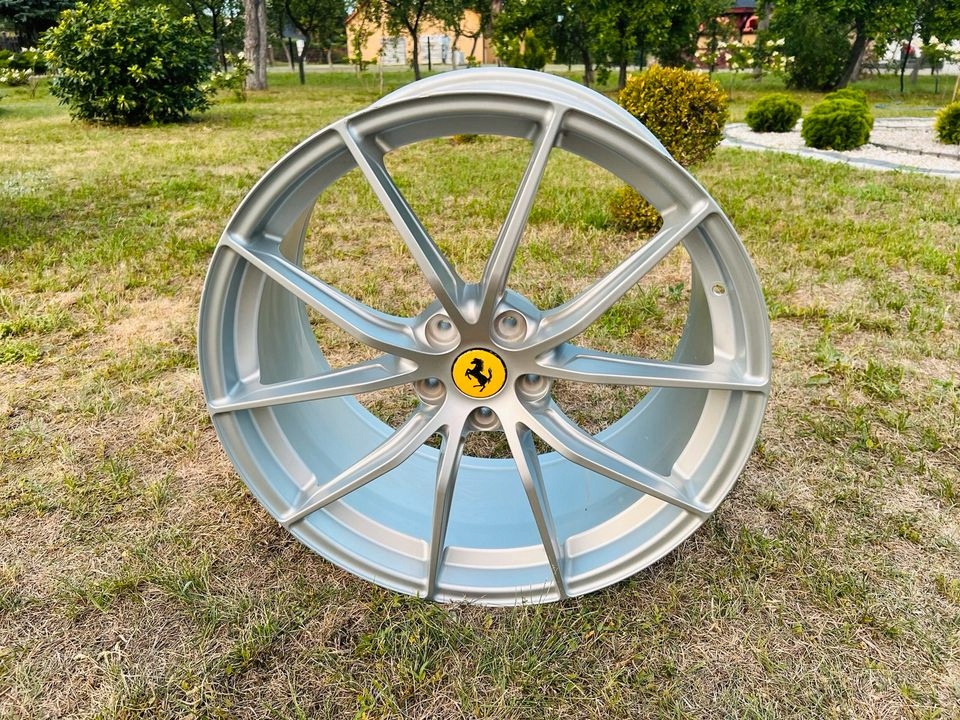 ferrari 812 superfast llanta 20  pulgadas 313695 323605