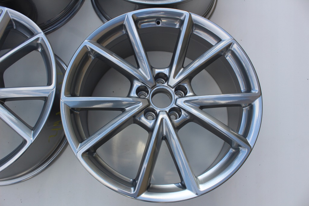 oryg. audi q3 20 s-line sq3 sq-3 8u0 cromo