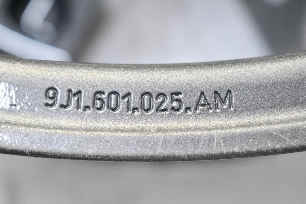 porsche taycan 11,5x21 et66 5x130 9j1601025am