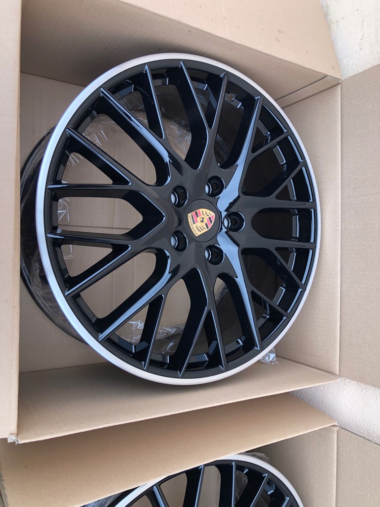 llanta trasera  porsche panamera 971
