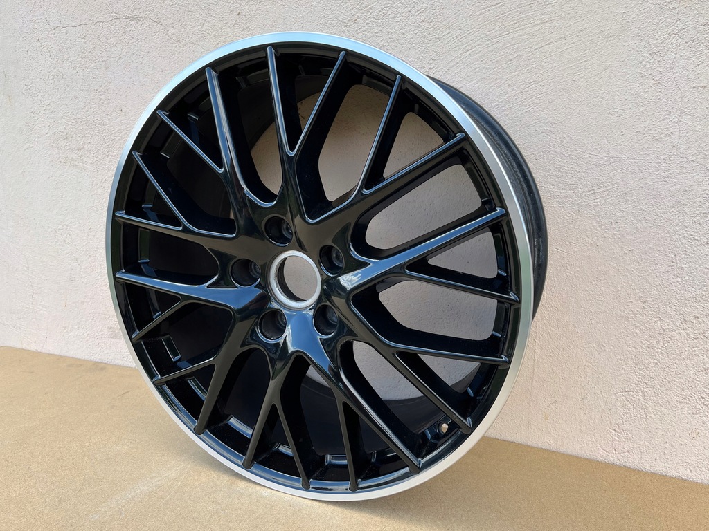 llanta delaentera porsche panamera 971