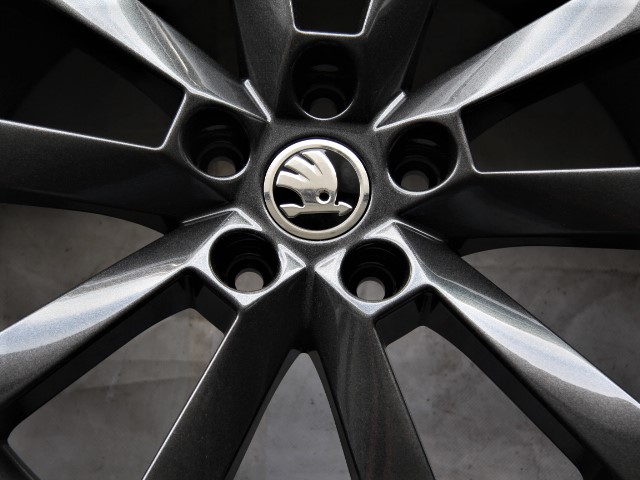 original skoda octavia 18  pulgadas 5e0601025q n18.5