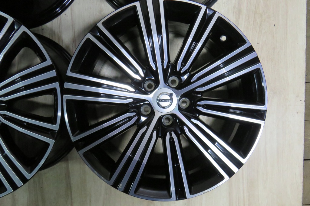 nr142 5x108 18'' volvo v40 v50 v60 v90 v70 kpl