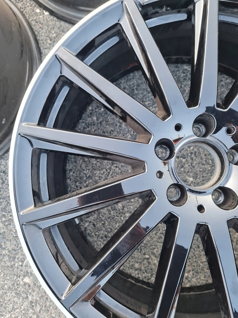 llanta de aluminio mercedes glb amg a2474011600 8j20