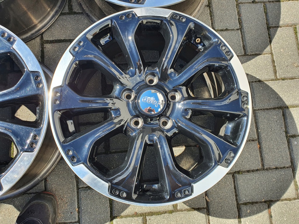 llantas jeep grand cherokee wk2 8x18 et56.4 5x127