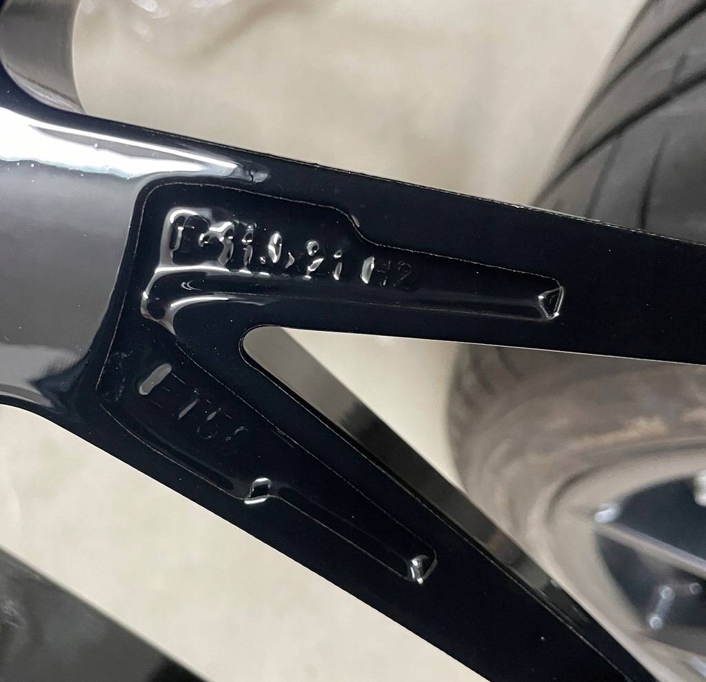 llanta porsche cayenne 9y0 tyl negra 11x21 et58