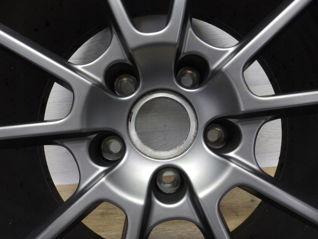 llanta trasera  porsche boxter 10.5jx20h2 et47 5x130