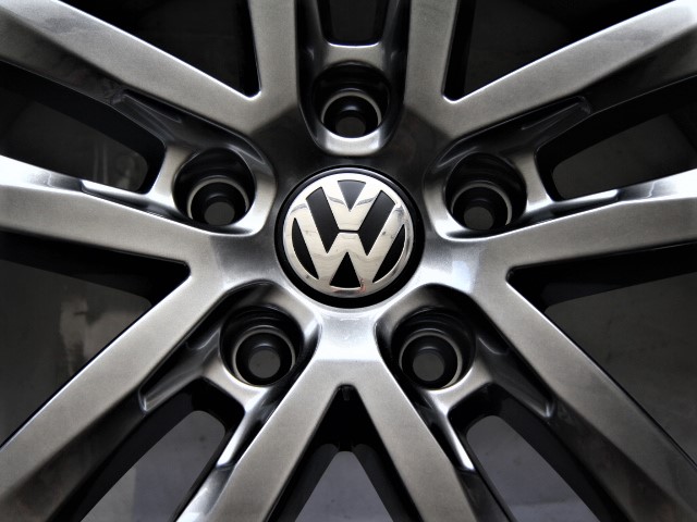 original vw touareg ,audi 19  pulgadas 7p6601025am 2v36