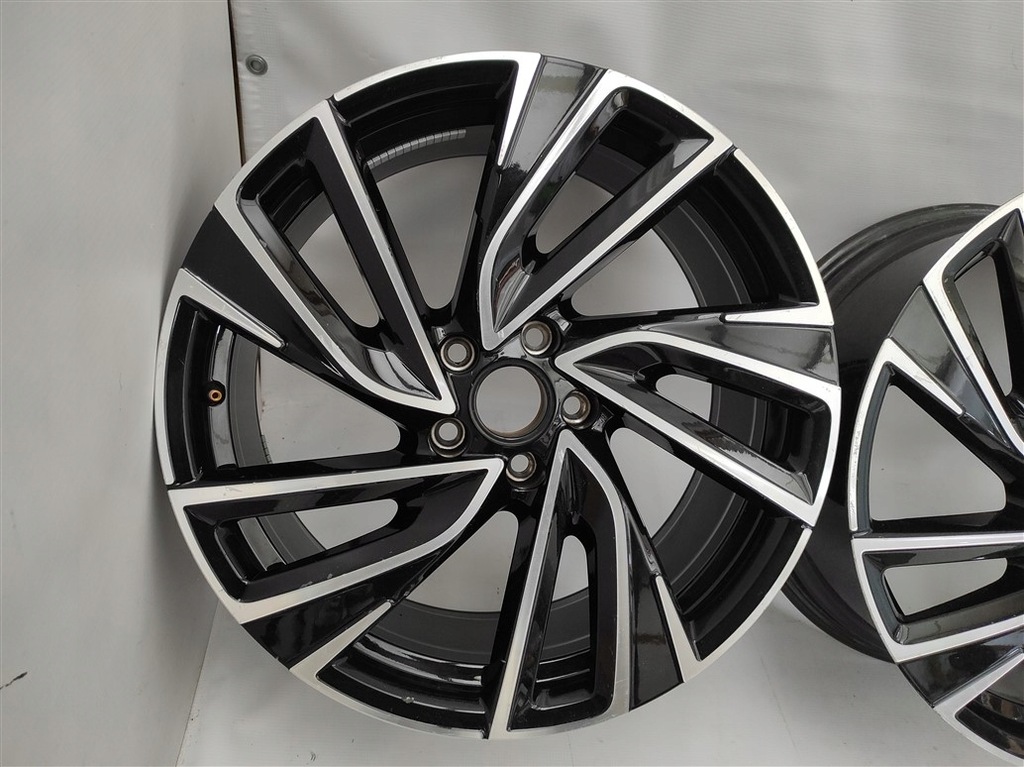 llantas vw golf 8 viii gti r 19  pulgadas 8j et50