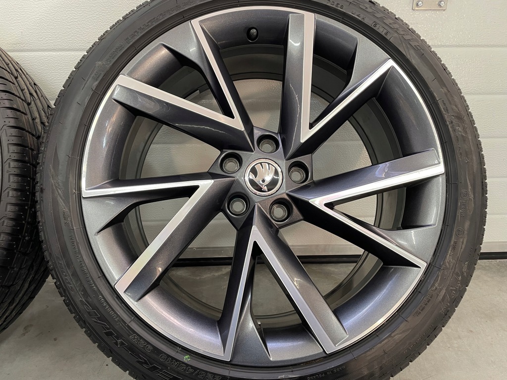 skoda superb iii 3 ruedas verano 225/45r19 nuevo