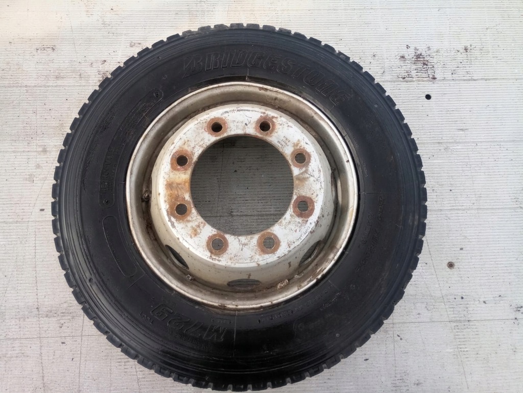 rueda llanta con neumatico 265/70 r19.5