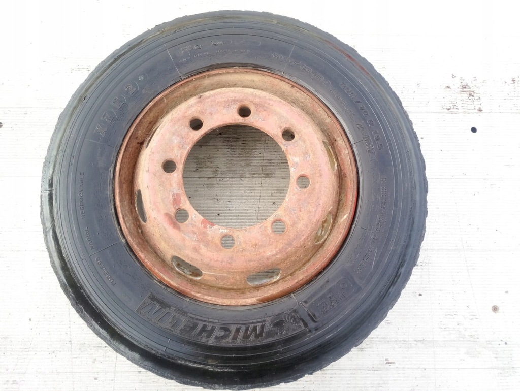 rueda llanta con neumatico 265/70 r19.5