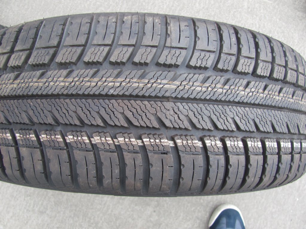 neumatico nowa+llanta 205/55/16 goodyear