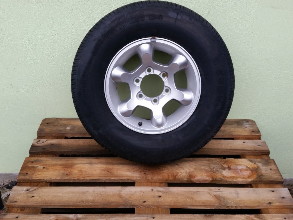 llanta aluminio con neumatico ssang yong korando 7x15et