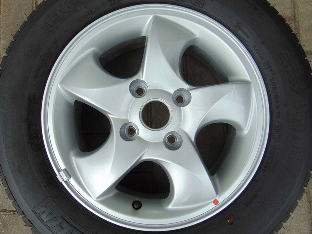 rueda repuesto llanta 205/60/15 kia, carens ii 5x14.3