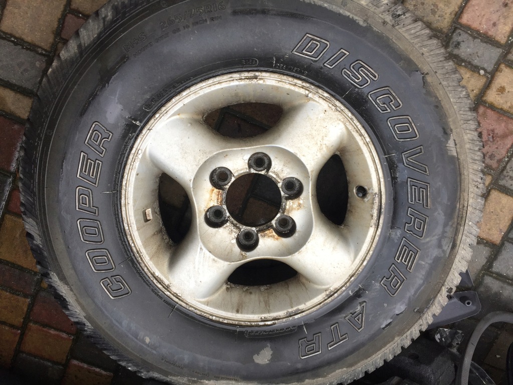 navara d22 rueda 265/75/16 llanta neumatico discoverer