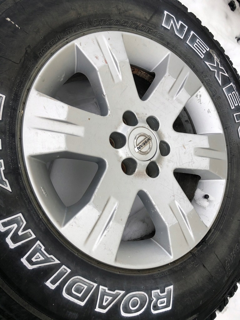 nissan pathfinder llanta con neumatico repuesto 265/70/17