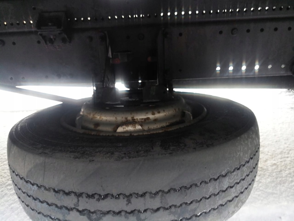 man tgl rueda repuesto con wieszakiem 215/75 r17.5
