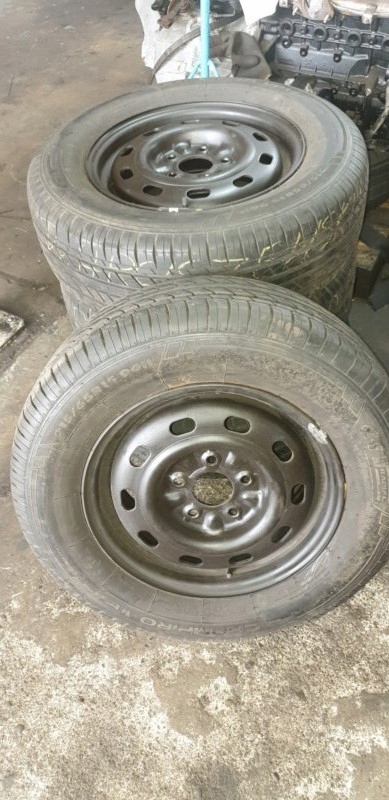 ruedas llantas neumáticos 215/60r15 96h