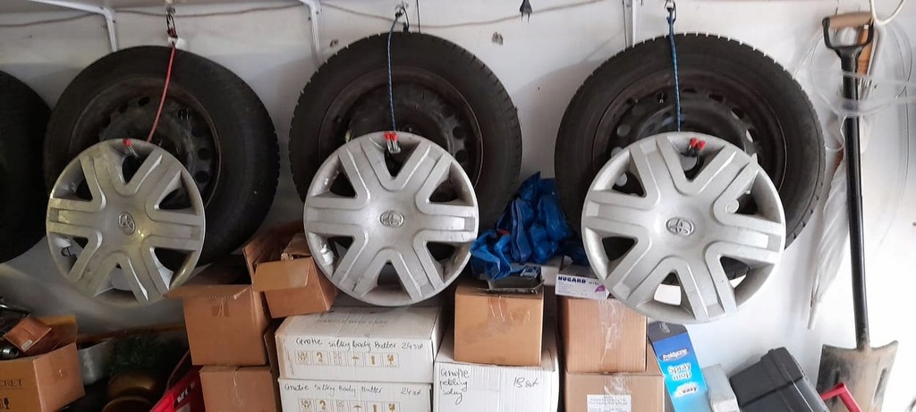 2 komplety neumaticos toyoty auris 2014 