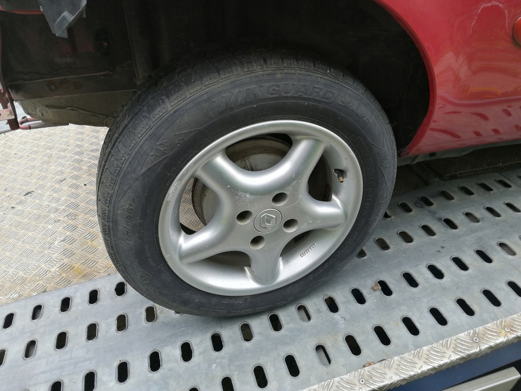 compl. ruedas renaut clio, 98r---->175/65r14 nexen