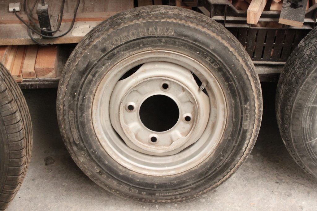neumatico con llantaą acero kempingu 6.15-13 ,y-216