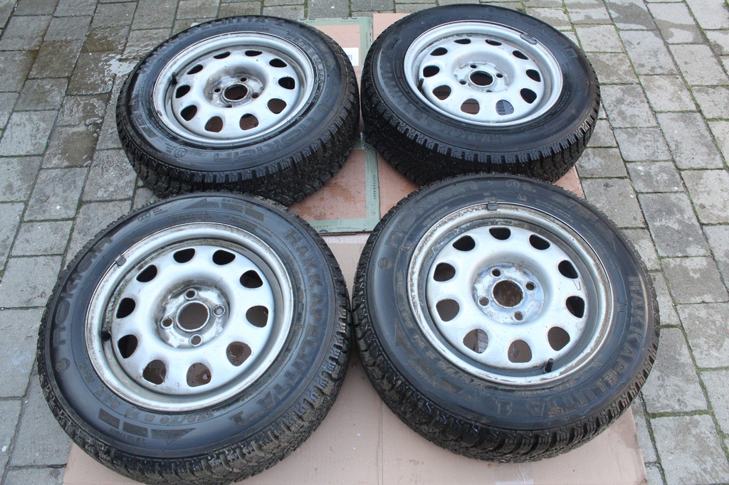 nokian 175/70/r14 1999r ruedas invierno con kolcami