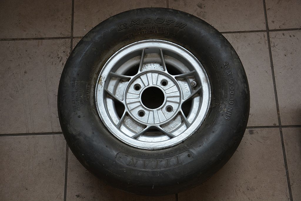 rueda mini moris 10" 4x101,6 neumatico slick 1 unidades