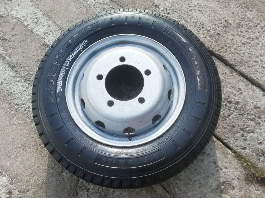 rueda 15' cabstar, maxity 205/70 r15c