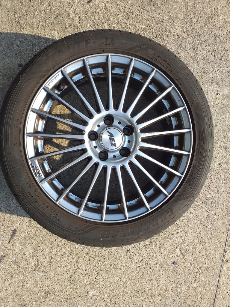 ruedas 225/45r17 ford 5x108, bieżnik 8mm. 3 unidades.