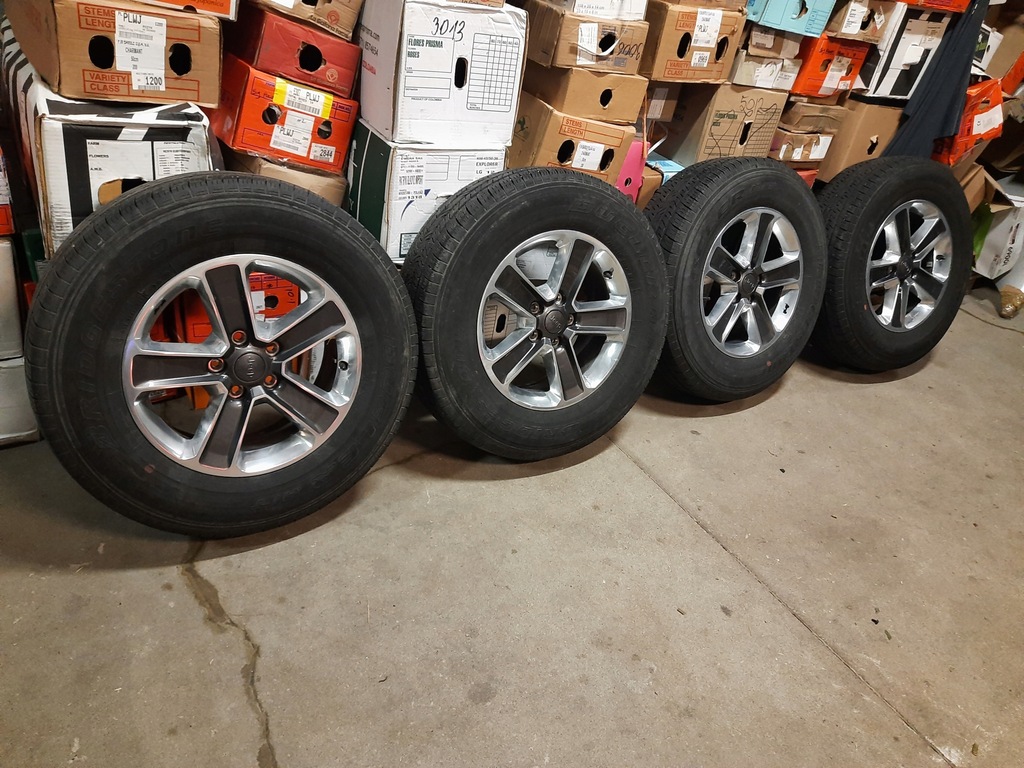 llantas de aluminio con neumaticos jeep wrangler jl 18