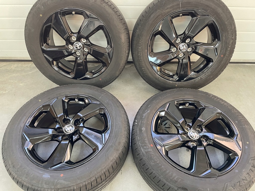 toyota rav4 ruedas verano 225/60r18 2020 ańo black