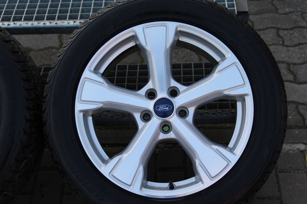 original ford kuga 18'' 5x108 et52,5 invierno 235/50 7mm
